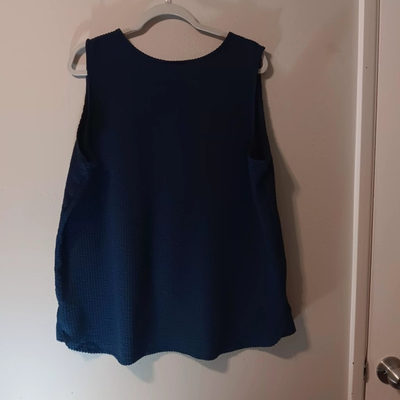 Women's Navy Zip-Front Sleeveless Top - Picture 4 of 11